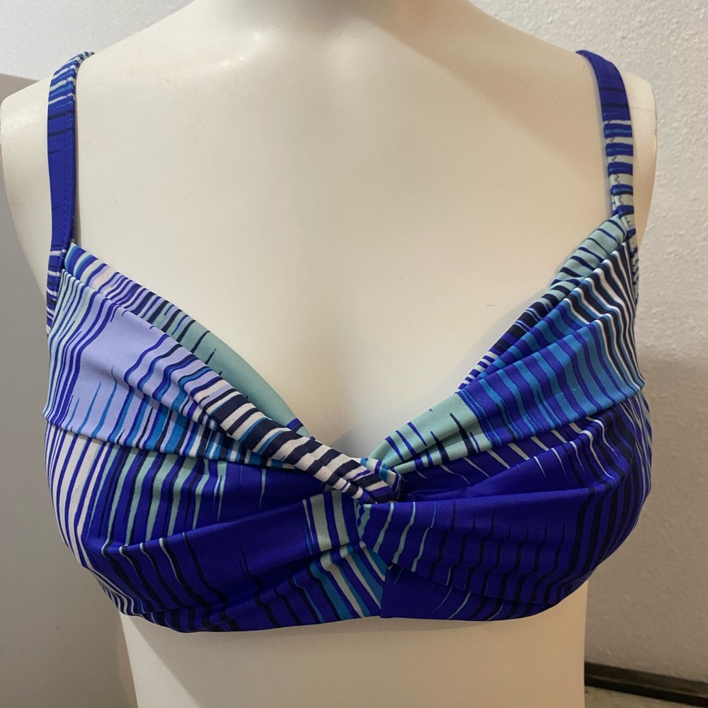 Athleta 34B/C Bikini Top RN 54023